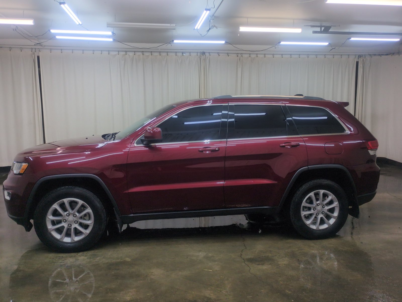 Used 2021 Jeep Grand Cherokee Laredo X AWD/4WD image 9