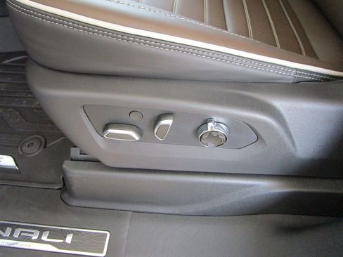 New 2026 GMC Yukon XL Denali Ultimate w/ LPO, Floor Liner Package AWD/4WD image 35
