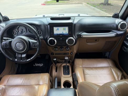 Used 2011 Jeep Wrangler Sahara w/ Connectivity Group AWD/4WD image 20