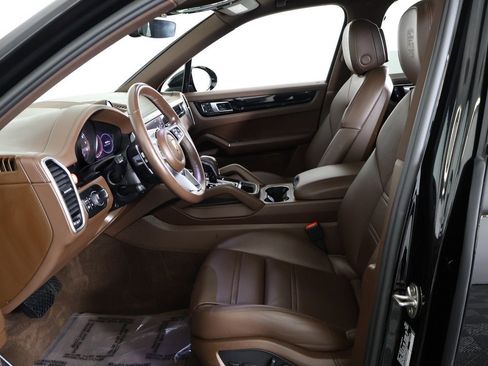 Used 2023 Porsche Cayenne Platinum Edition image 33