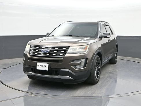 Used 2016 Ford Explorer XLT w/ Equipment Group 202A FWD image 25