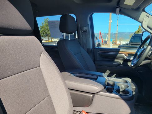 Used 2024 GMC Sierra 3500 SLE w/ SLE Convenience Package image 25