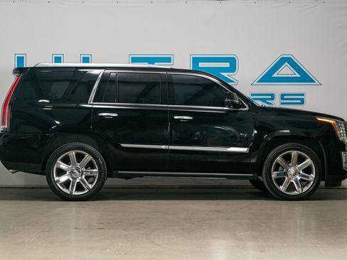 Used 2018 Cadillac Escalade Premium Luxury image 11