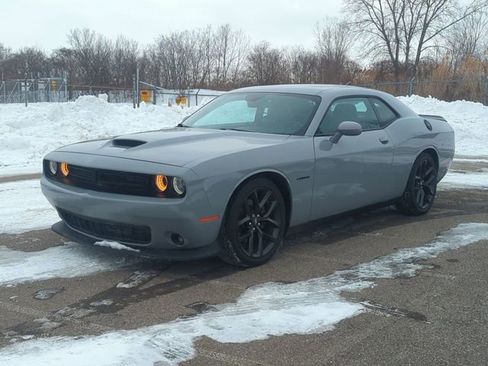 Used 2022 Dodge Challenger R/T w/ Plus Package image 7