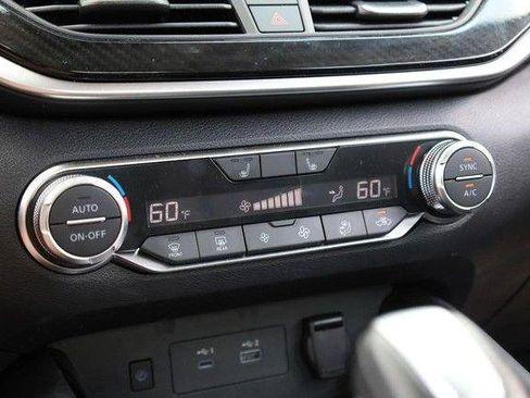 Used 2025 Nissan Altima 2.5 SR w/ SR Premium Package FWD image 14