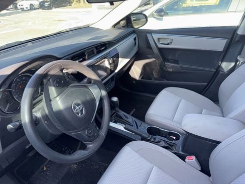 Used 2014 Toyota Corolla LE FWD image 3