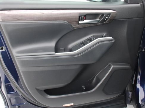 Certified 2022 Toyota Highlander Limited image 11