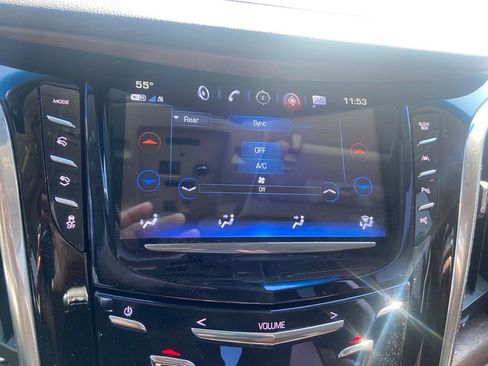 Used 2019 Cadillac Escalade Premium Luxury AWD/4WD image 23