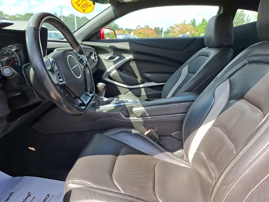 Used 2021 Chevrolet Camaro LT w/ Technology Package RWD image 16