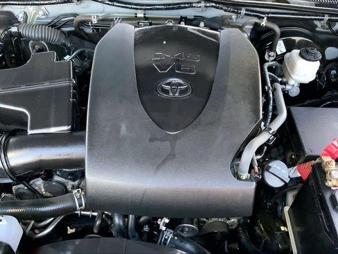 Used 2020 Toyota Tacoma TRD Sport w/ Technology Package image 31