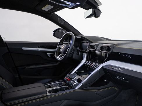 Used 2020 Lamborghini Urus AWD/4WD image 25