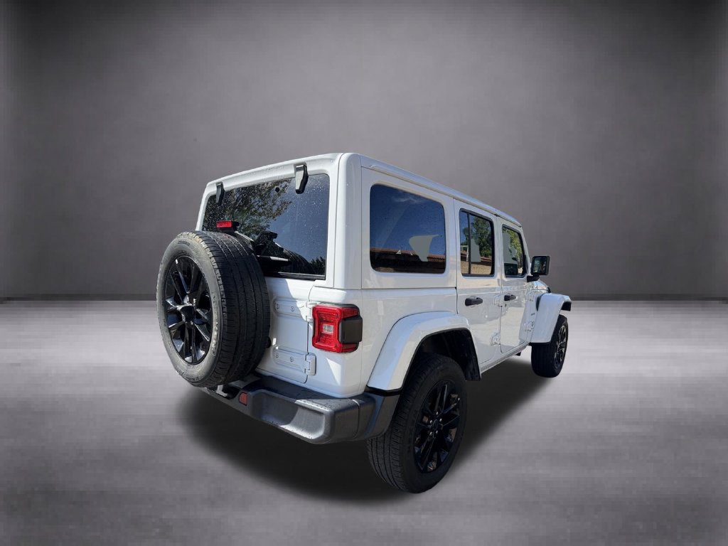Used 2024 Jeep Wrangler Unlimited Sahara AWD/4WD image 15