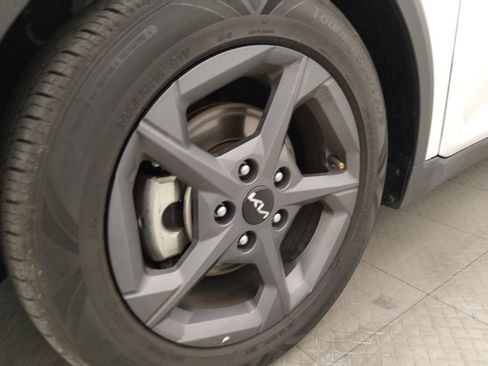 Used 2025 Kia K4 FWD image 31
