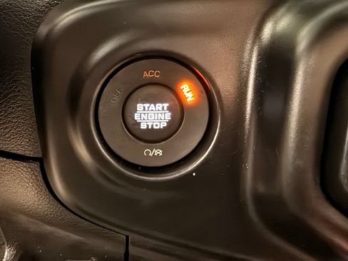 Used 2020 Jeep Wrangler Unlimited Sahara AWD/4WD image 21