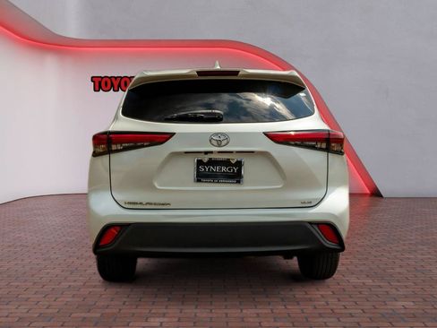 Used 2020 Toyota Highlander XLE FWD image 7