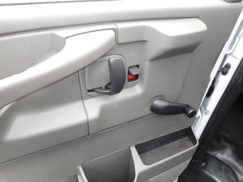 Used 2007 Chevrolet Express 2500 RWD image 15