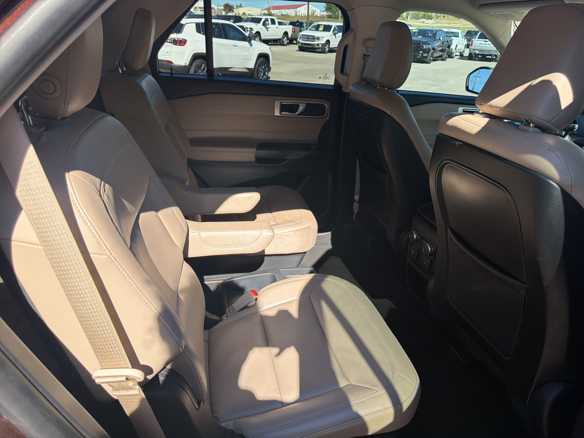 Used 2020 Ford Explorer XLT w/ Equipment Group 202A RWD image 23