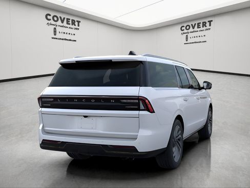 New 2026 Lincoln Navigator L Reserve AWD/4WD image 8