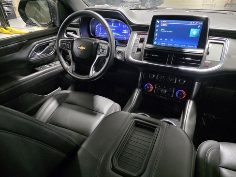 Used 2023 Chevrolet Suburban LT w/ Luxury Package image 21