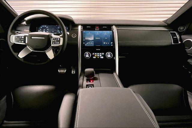 Certified 2025 Land Rover Discovery Dynamic SE AWD/4WD image 18