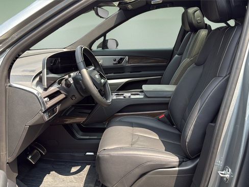 Certified 2026 Cadillac Vistiq Sport w/ LPO, Floor Liner Package AWD/4WD image 23