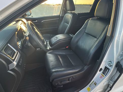 Used 2016 Toyota Highlander Limited image 4