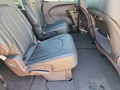 New 2026 Chrysler Pacifica Select FWD image 20