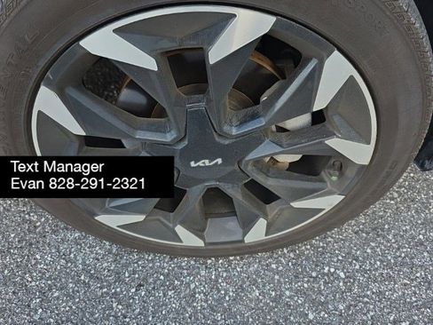 Used 2024 Kia Sorento EX w/ Panoramic Sunroof Package image 5