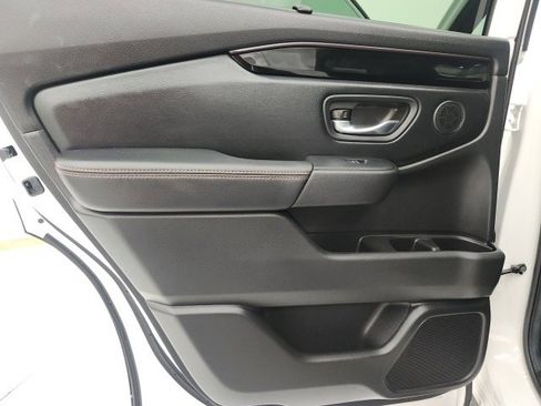 Used 2025 Honda Pilot TrailSport image 16