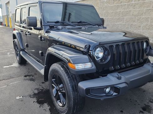 Used 2020 Jeep Wrangler Unlimited Sahara image 2