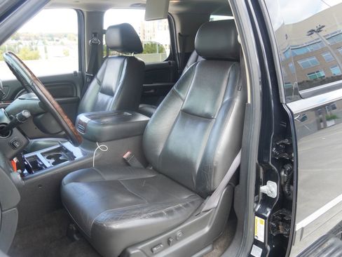 Used 2011 GMC Yukon Denali image 36