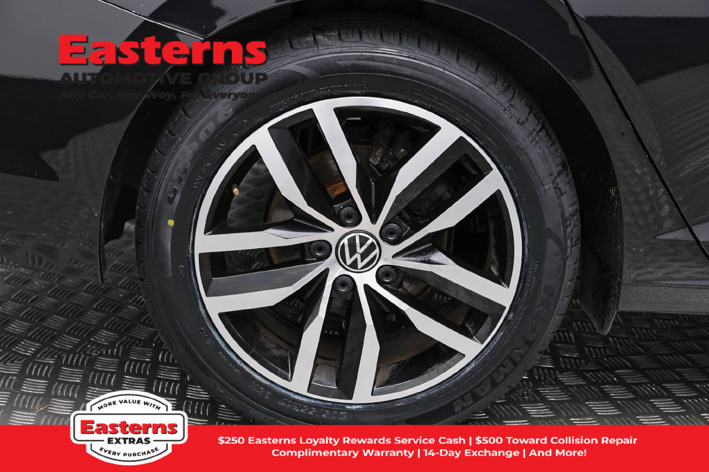 Used 2025 Volkswagen Jetta SE FWD image 30