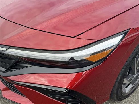 Certified 2025 Hyundai Elantra Limited image 7