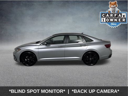 Used 2025 Volkswagen Jetta SE image 5