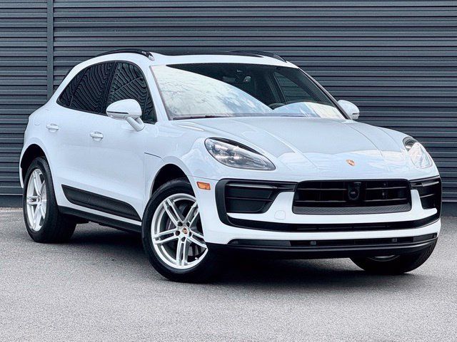 Used 2022 Porsche Macan AWD/4WD image 9
