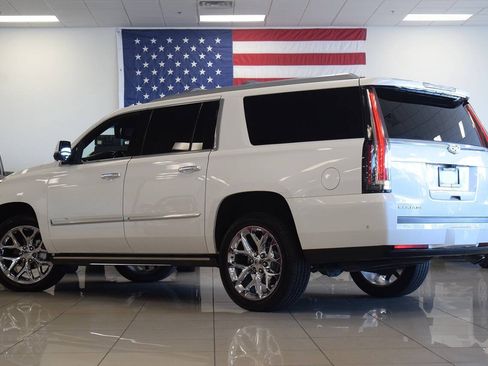Used 2019 Cadillac Escalade ESV Platinum AWD/4WD image 7