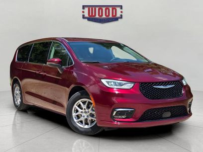 Used 2023 Chrysler Pacifica Touring-L