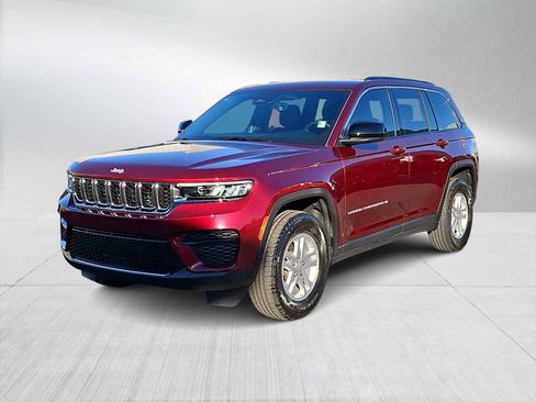 Used 2025 Jeep Grand Cherokee Laredo w/ Luxury Tech Group I image 4