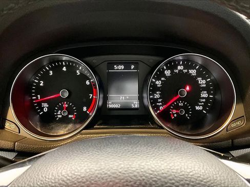 Used 2018 Volkswagen Passat 2.0T R-Line image 26