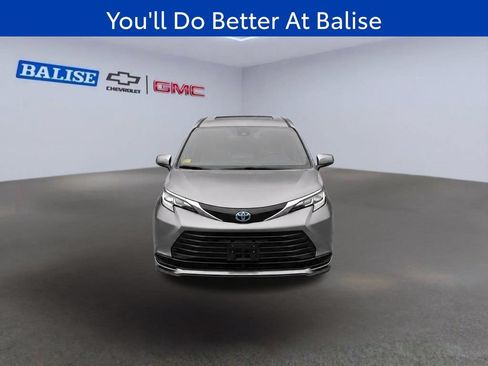 Used 2023 Toyota Sienna LE AWD/4WD image 4