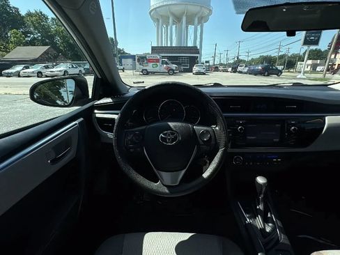 Used 2015 Toyota Corolla LE FWD image 10