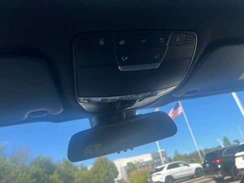 Used 2018 Mercedes-Benz GLC 300 4MATIC image 19