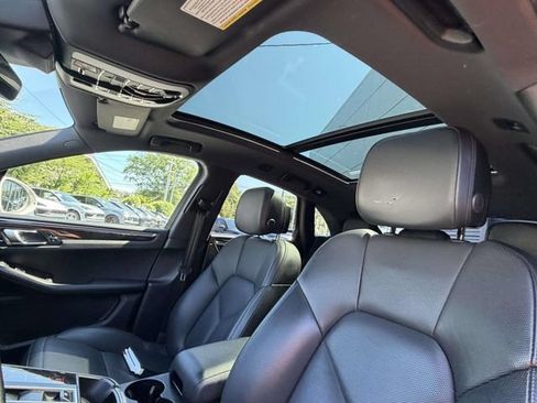Certified 2023 Porsche Macan AWD/4WD image 14