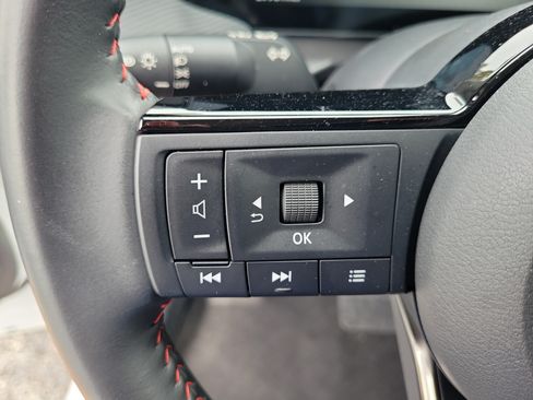Certified 2025 Nissan Kicks SR FWD image 17