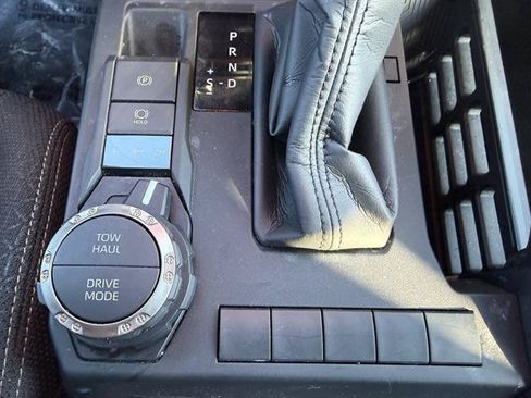Used 2025 Toyota 4Runner SR5 AWD/4WD image 23