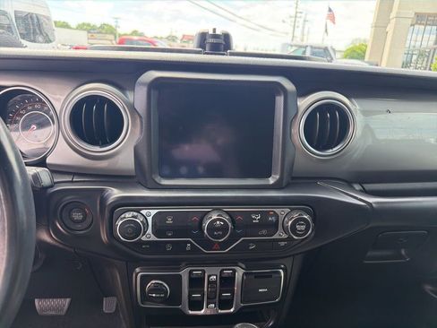 Used 2018 Jeep Wrangler Unlimited Sahara AWD/4WD image 26