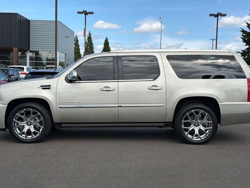 Used 2013 Cadillac Escalade ESV Platinum AWD/4WD image 8
