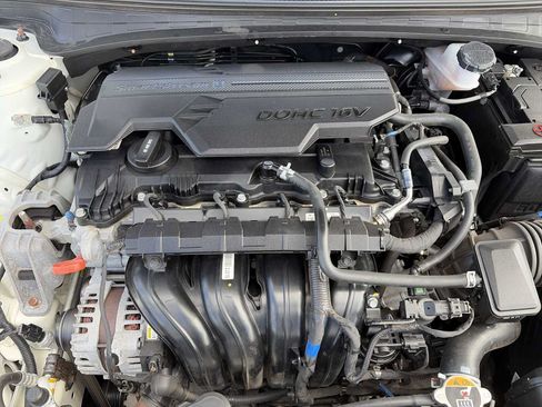 Used 2024 Hyundai Elantra SEL FWD image 17
