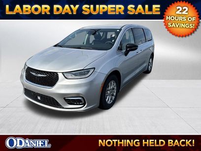 Used 2024 Chrysler Pacifica Touring-L