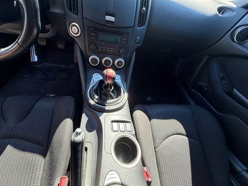 Used 2016 Nissan 370Z Touring RWD image 12